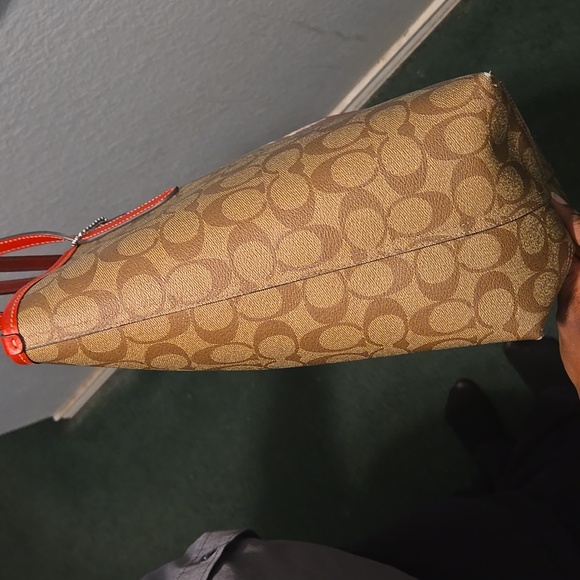 COACH City Tote In Signature Canvas With Wild Strawberry - Picture 7 of 8